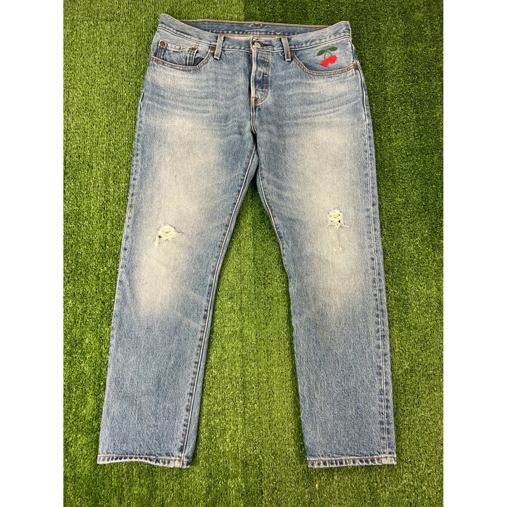 Levis 501 CT Light Wash Distressed Cherry Embroidered Jeans W30 L32 17804-0060